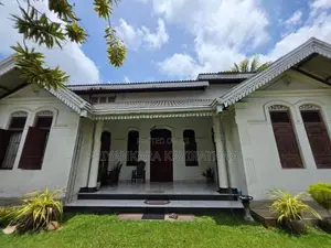 37 Perches - 100 Years Old Antique House For Sale Wathara