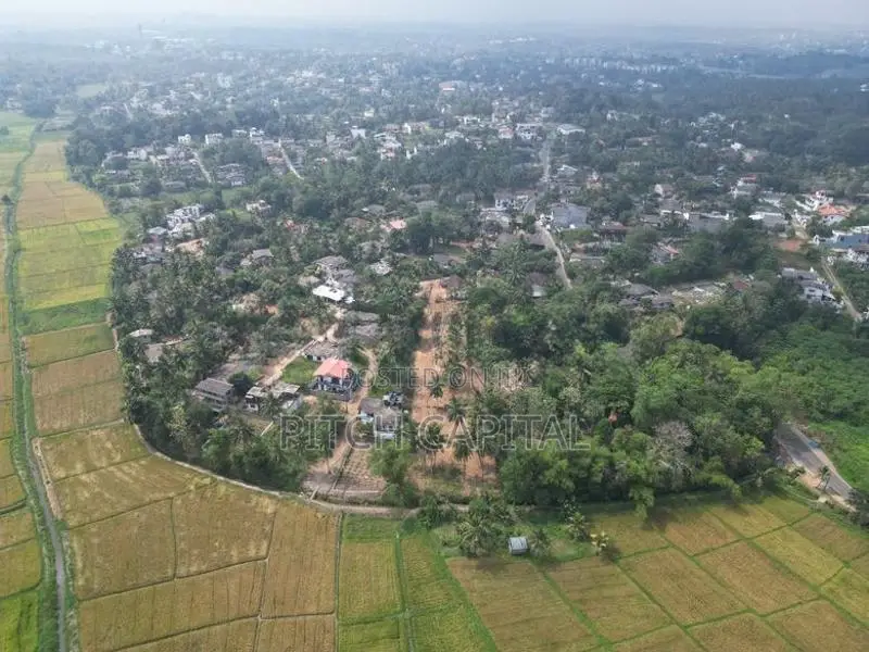 සුන්දර වෙල්යායකට මුහුණලා වටිනා ඉඩමක් අතුරුගිරිය නගරයෙන් විකිණීමට