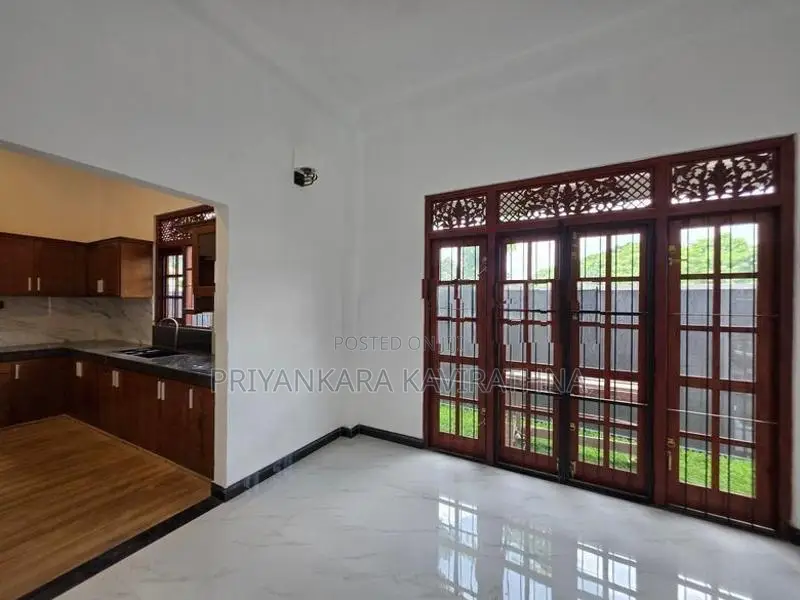 සුන්දර වෙල් යායකට මුහුණලා පිහිටි අලුත්ම දෙමහල් නිවස විකිනීමට - කැස්බෑව