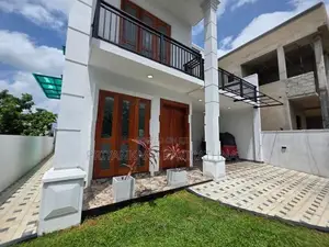 Luxury House For Sale in Makuluduwa