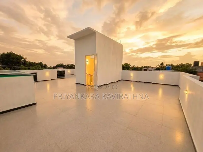 Luxury House For Sale in Makuluduwa