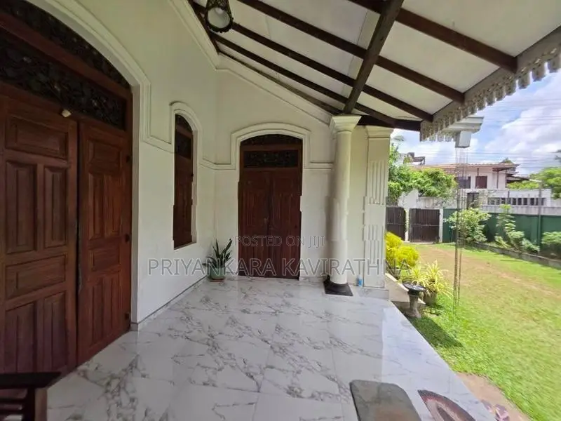 120 පාරට සමීප පර්චස් 20 ක පෞරාණික නිවස විකිණීමට - පොල්ගස්ඕවිට