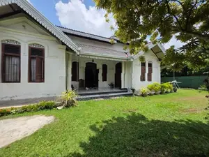 120 පාරට සමීප පර්චස් 20 ක පෞරාණික නිවස විකිණීමට - පොල්ගස්ඕවිට