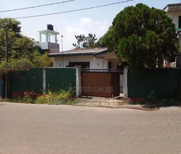 නිවස සමග වටිනා ඉඩම කිරිබත්ගොඩ හංදියෙන්ම
