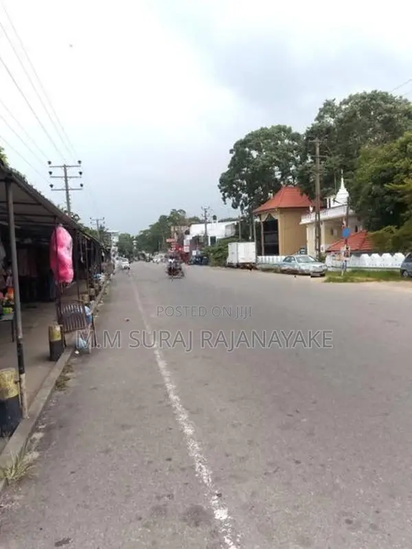 කටුනායකින් පර්චස් 9ක් විකිණීමට ඇත.