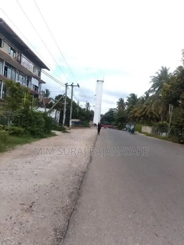 කටුනායකින් පර්චස් 9ක් විකිණීමට ඇත.