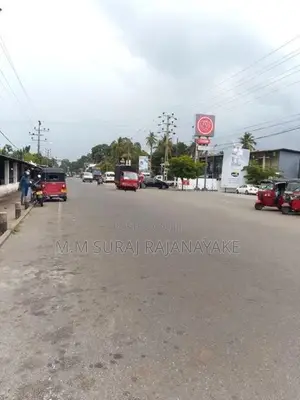 කටුනායකින් පර්චස් 9ක් විකිණීමට ඇත.