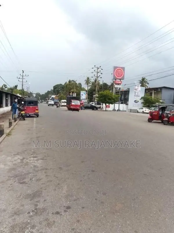 කටුනායකින් පර්චස් 9ක් විකිණීමට ඇත.