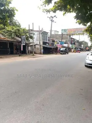 කටුනායකින් පර්චස් 9ක් විකිණීමට ඇත.