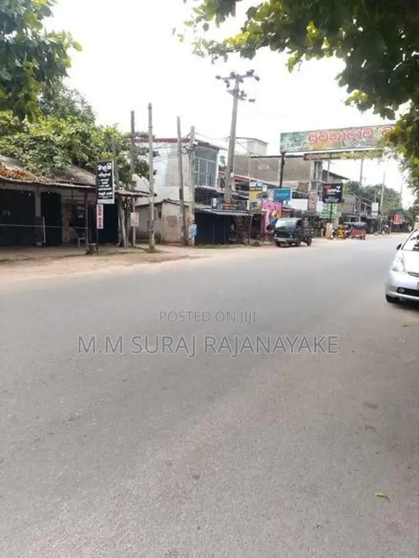 කටුනායකින් පර්චස් 9ක් විකිණීමට ඇත.