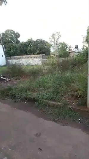 කටුනායකින් පර්චස් 9ක් විකිණීමට ඇත.
