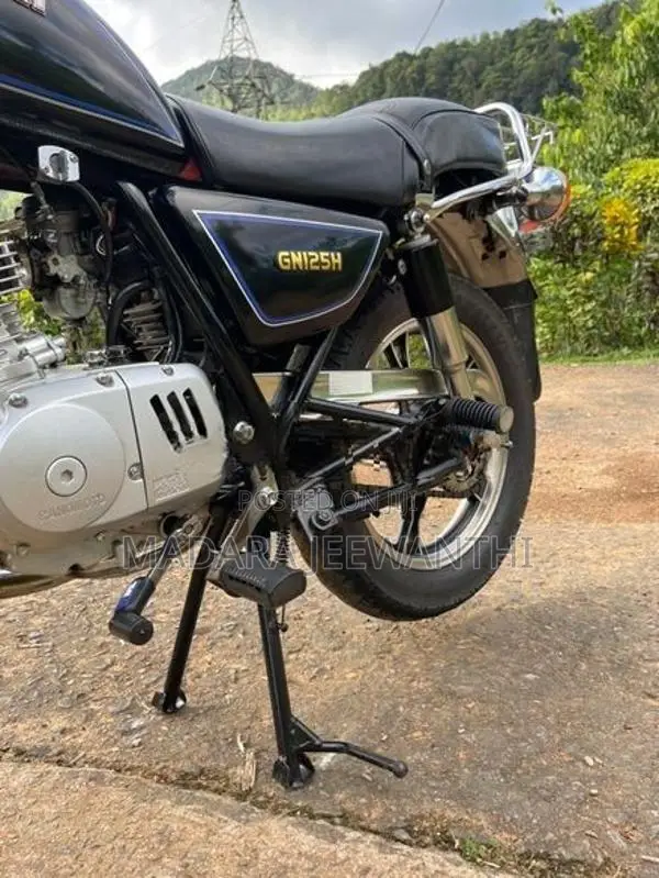 Suzuki GN 125 2021