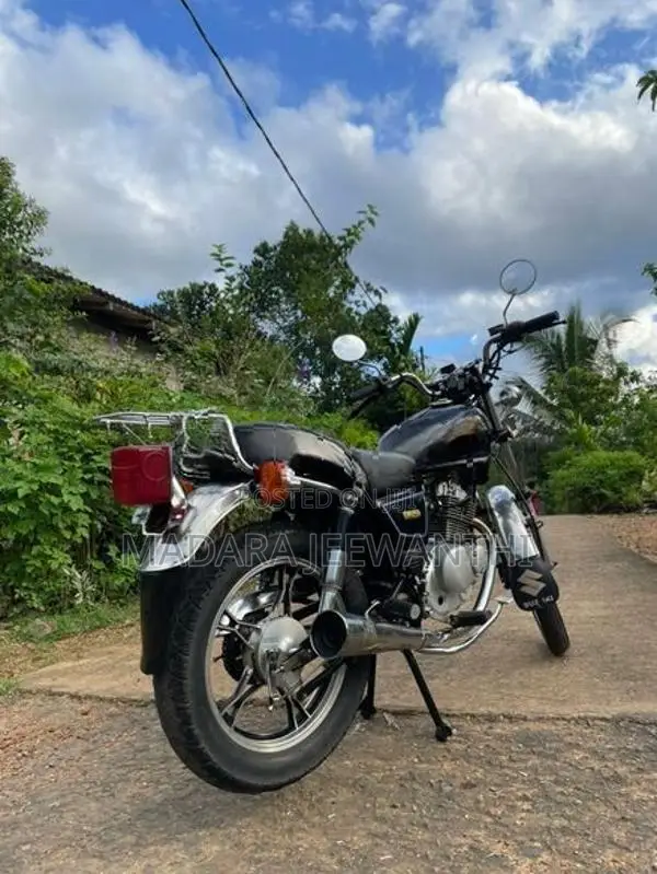 Suzuki GN 125 2021