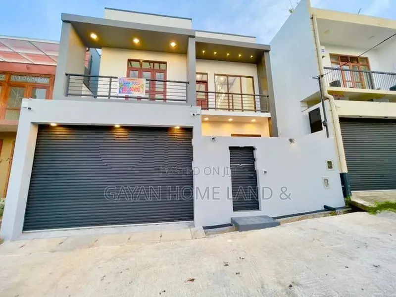 Brand New Solid Beautiful Two Storey House in Piliyandala Town area