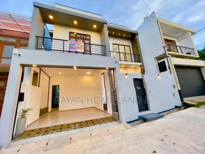 Brand New Solid Beautiful Two Storey House in Piliyandala Town area