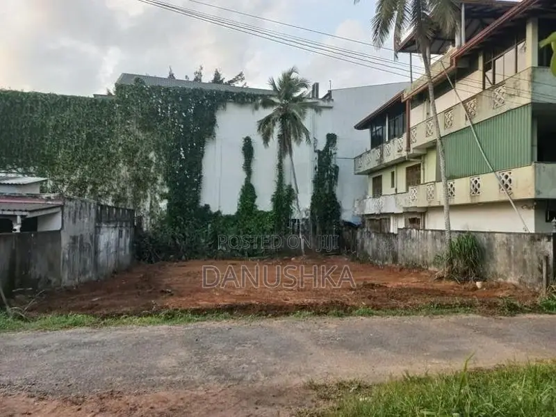 Land - Godagama 100m to main road