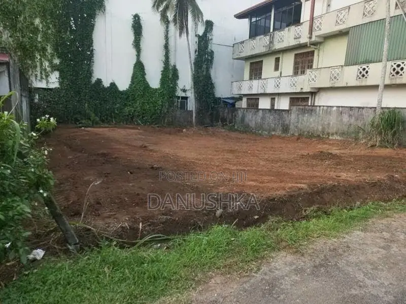 Land - Godagama 100m to main road