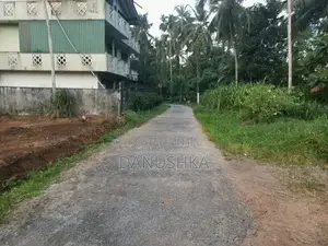 Land - Godagama 100m to main road