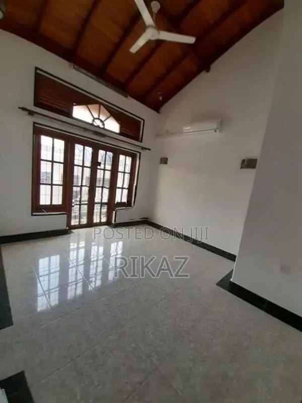 Commercial Property for Rent in Colombo 4