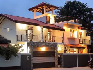කැස්බෑව හංදියට සමීප අලුත්ම දෙමහල් නිවස ඉක්මනින් විකිනීමට