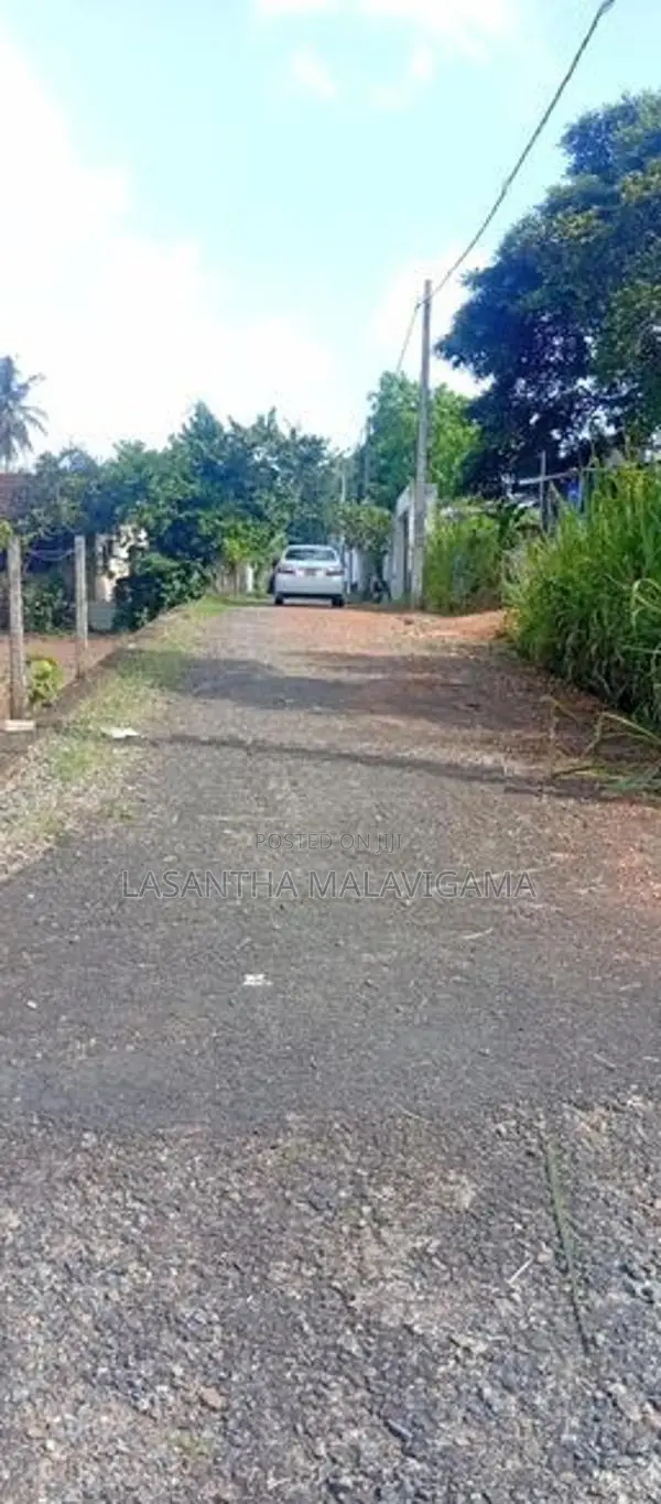 10.75 Perch Land for Sale in Athurugiriya Galwarusa Road