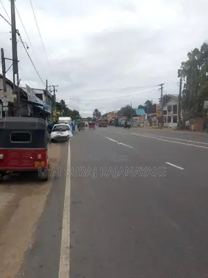මීගමුව - කුරණින් පර්චස් 70ක් විකිණීමට ඇත