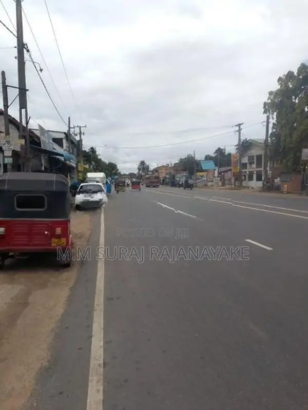 මීගමුව - කුරණින් පර්චස් 70ක් විකිණීමට ඇත