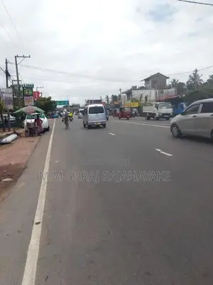 මීගමුව - කුරණින් පර්චස් 70ක් විකිණීමට ඇත