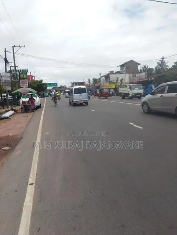 මීගමුව - කුරණින් පර්චස් 70ක් විකිණීමට ඇත