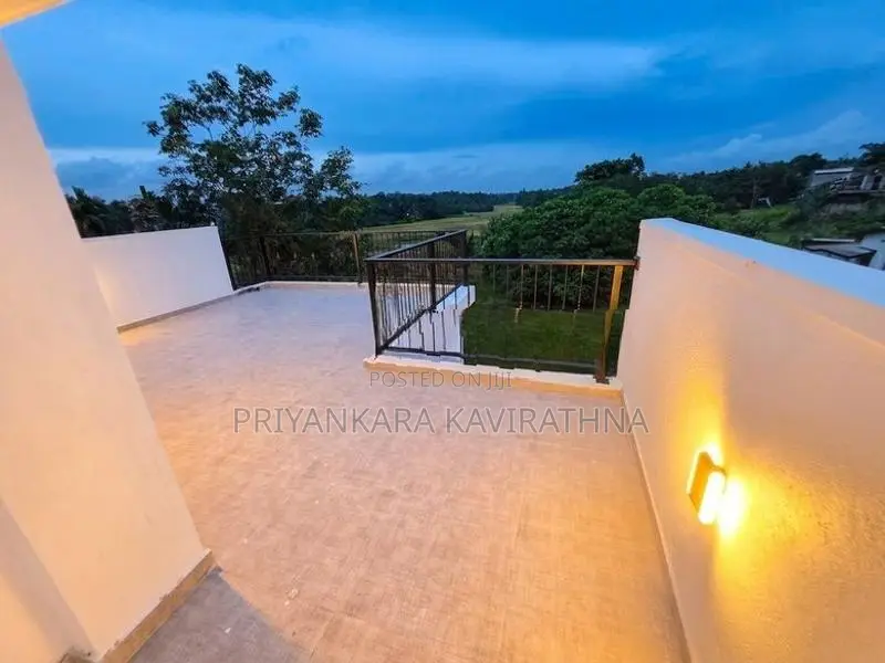 මනරම් වෙල් යායකට මූණලා ඉදි වු සුවිසල් අලුත්ම නිවස විකිනීමට - කැස්බෑව