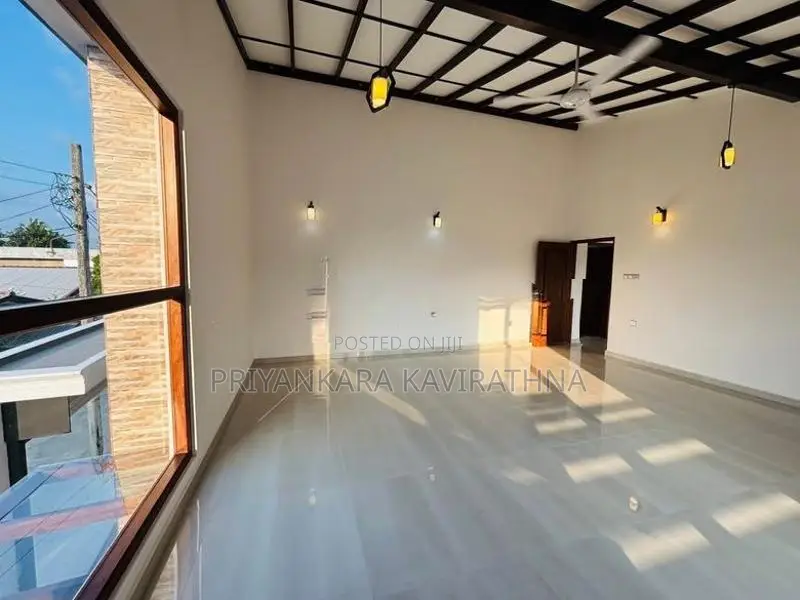 පිලියන්දල ටවුමෙන් සුකෝපබෝගී අලුත්ම දෙමහල් නිවසක් විකිනීමට
