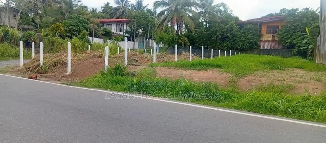 Main Road Facing 12.6 Perch Land for Sale Athurugiriya