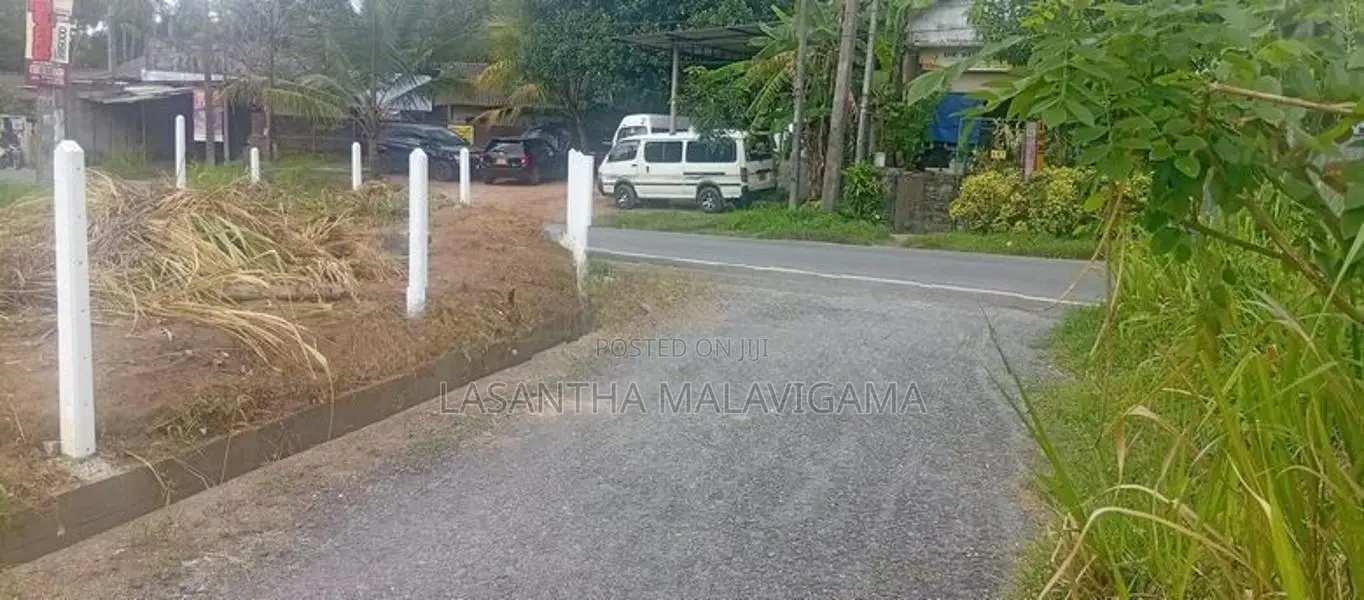 Main Road Facing 12.6 Perch Land for Sale Athurugiriya