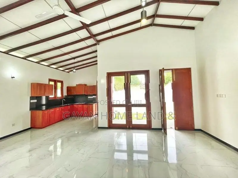 Brand New 9 Perch Single Storey Quality House in Polgasowita