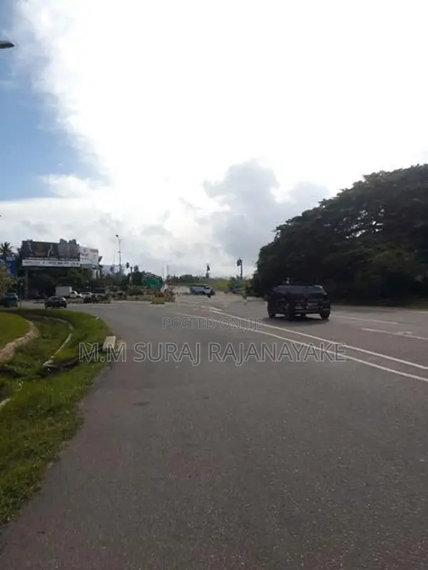 කටුනායක 18 කණුව ඉඩමක් විකිණීමට ඇත