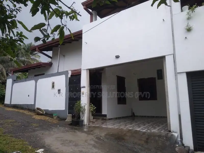 2 storied House for sale in piliyandala.