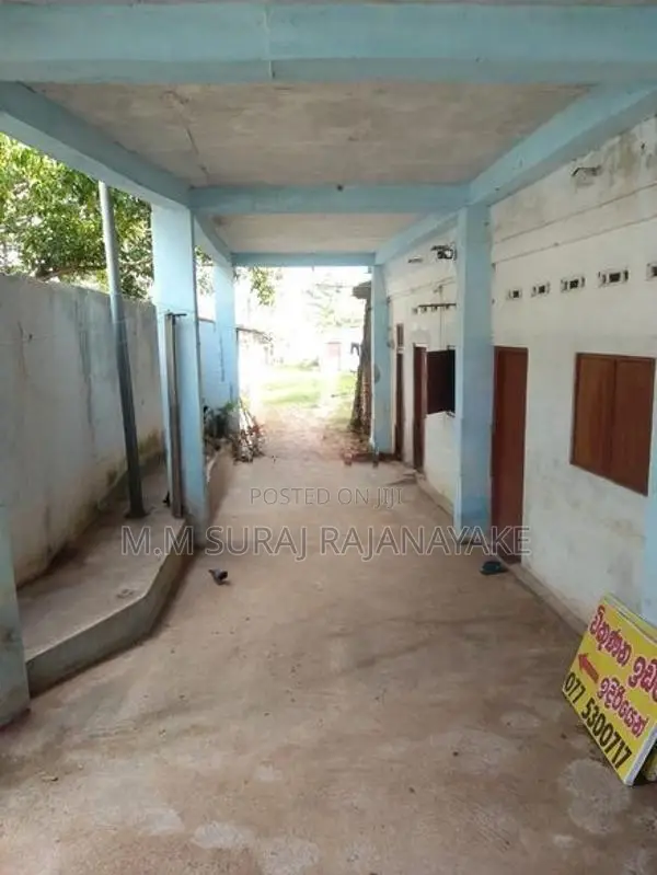 බෝඩිං කාමර 38කින් සමන්විත ඉඩමක් විකිණීමට ඇත.