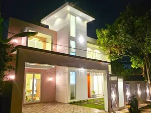 Swimming Pool With Luxury House For Sale In Piliyandala