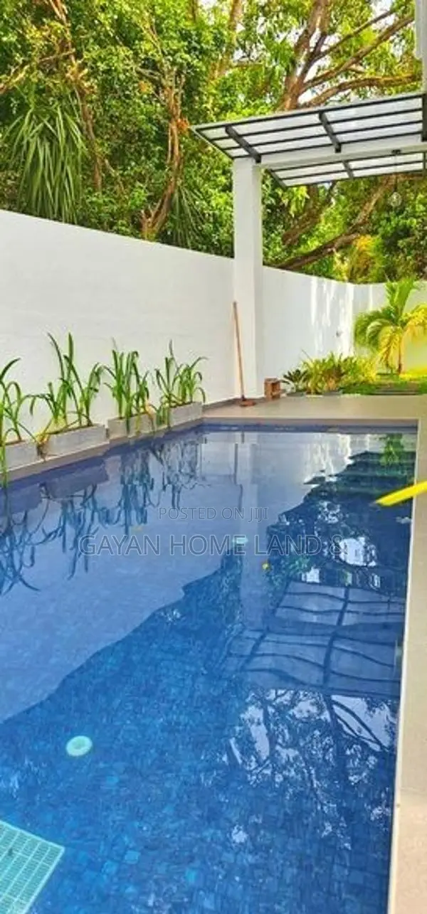 Swimming Pool With Luxury House For Sale In Piliyandala