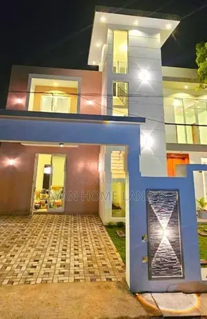 Swimming Pool With Luxury House For Sale In Piliyandala