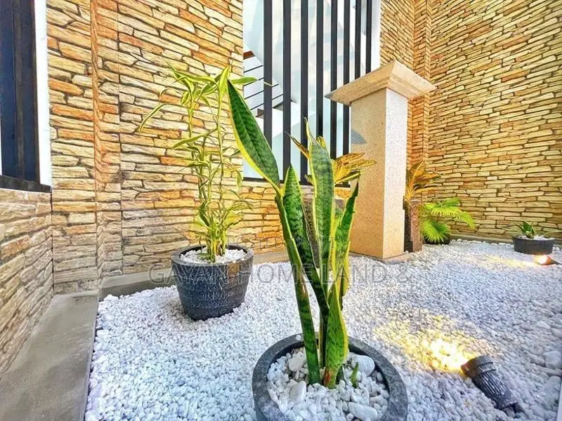 A Luxurious Three-storey Valuable House For Sale In Piliyandala
