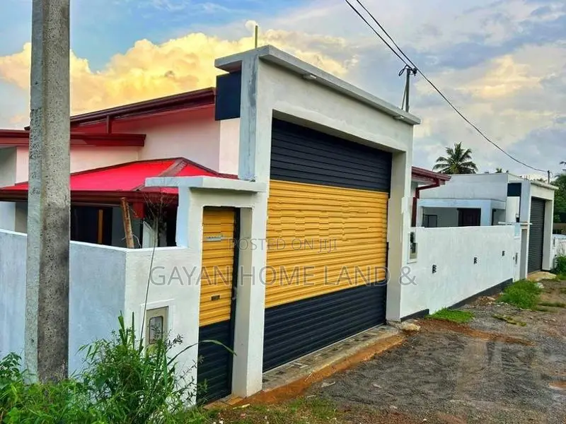 නිදනකාමර හතරක අලුත්ම තනිමහල් නිවසක් විකිණීමට මීගොඩ වටරැක