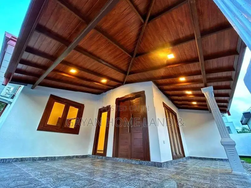 නිදනකාමර හතරක අලුත්ම තනිමහල් නිවසක් විකිණීමට මීගොඩ වටරැක