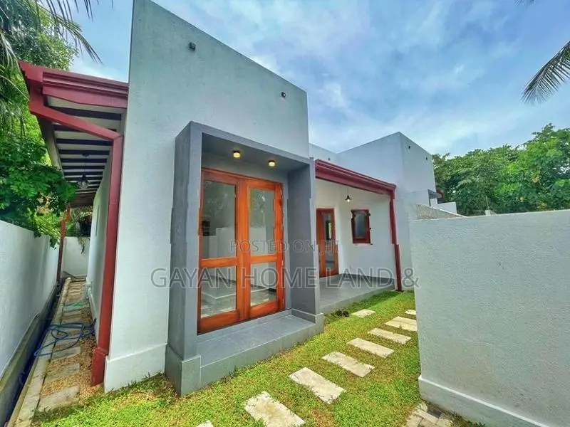 Brand New Spacious Single Storey House in Polgasowita Maththegoda rd