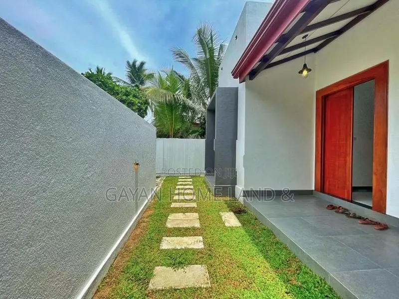 Brand New Spacious Single Storey House in Polgasowita Maththegoda rd