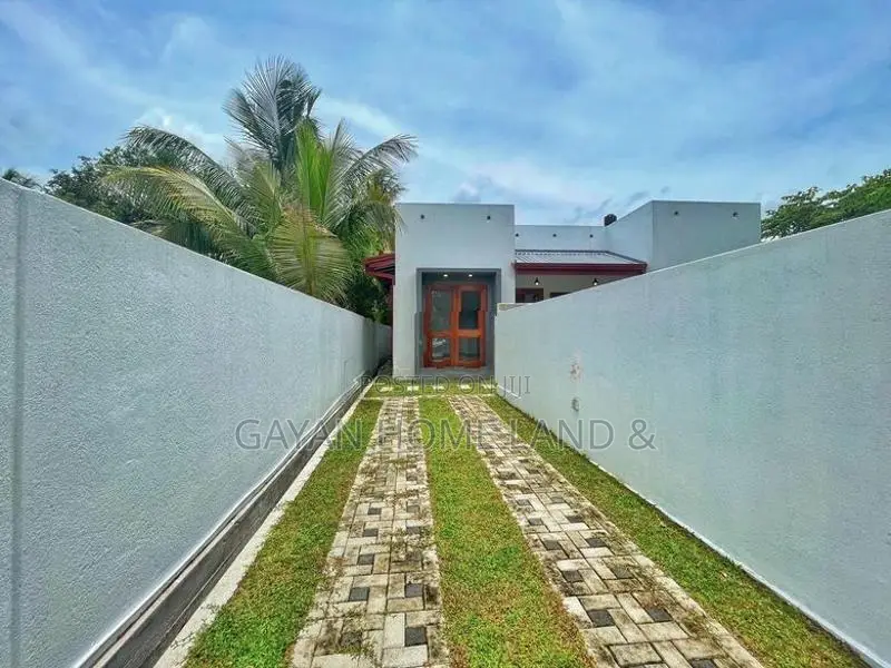 Brand New Spacious Single Storey House in Polgasowita Maththegoda rd