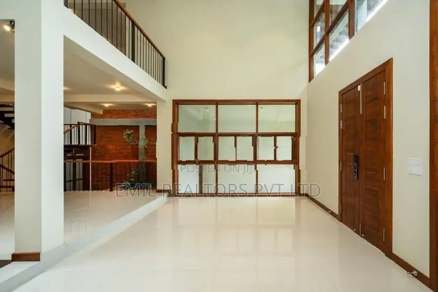 Luxury 5 Bedroom House for Sale at Koswatta, Battaramulla (EM223RN)