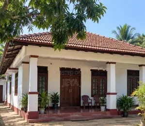 திருகோணமலை Main Street-இல் வீடுடன் காணி விற்பனைக்கு