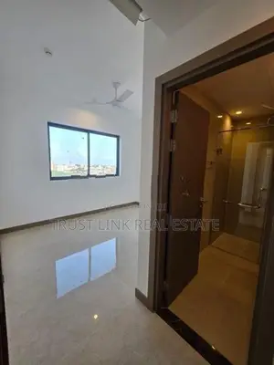 Two Bedroom Apartment At Marina Sqaure