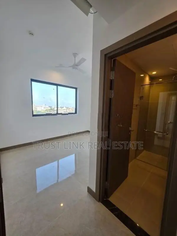 Two Bedroom Apartment At Marina Sqaure